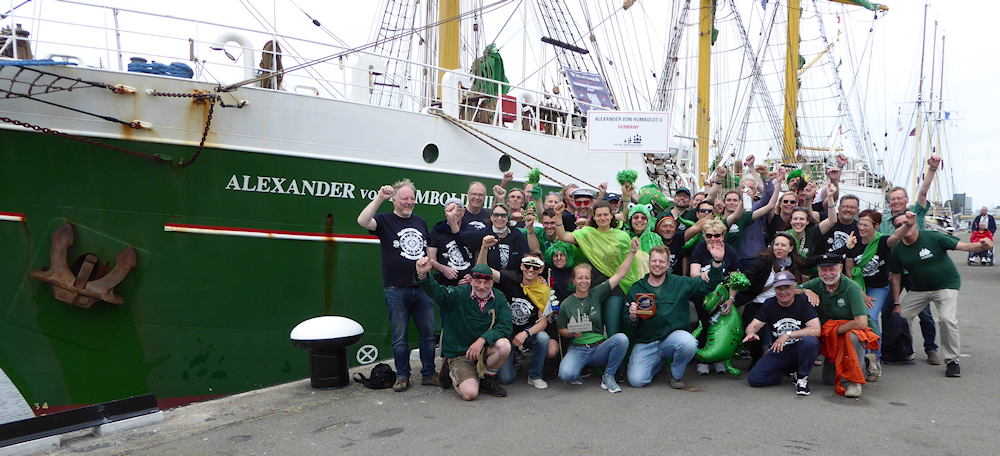 Gruppenfoto vor der ALEX II in Den Helder